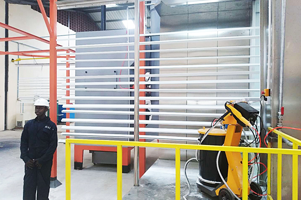 尼日尼亞定制新月鋁材靜電噴塑設(shè)備