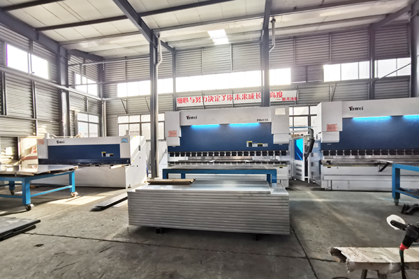 數(shù)控剪板、折彎加工中心：高精度，設(shè)備穩(wěn)定