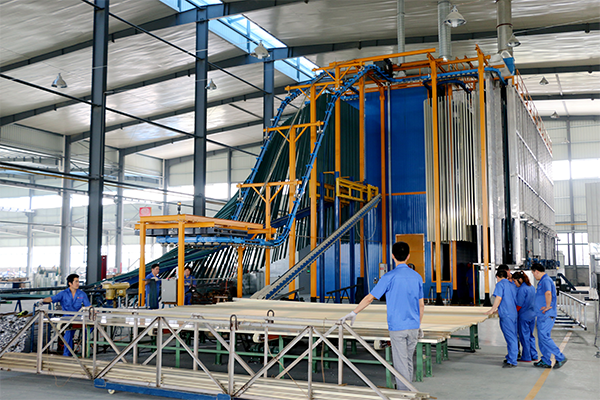 浙江棟梁鋁材立式噴涂設(shè)備