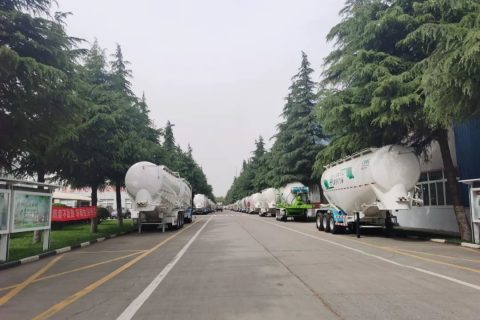 震撼-罐車車輛工廠引進靜電噴粉涂裝線！